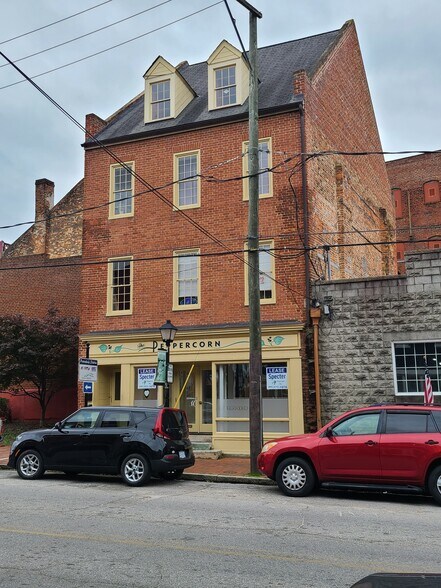 8 W OLD St, Petersburg, VA à louer - Photo de l’immeuble – Image 3 sur 4