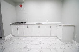 5126 Victoria Ave, Niagara Falls, ON à louer Photo intérieure– Image 2 sur 13