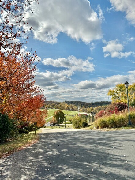 145 Broadlawn Dr, Elizabeth, PA à vendre - Photo de l’immeuble – Image 2 sur 16