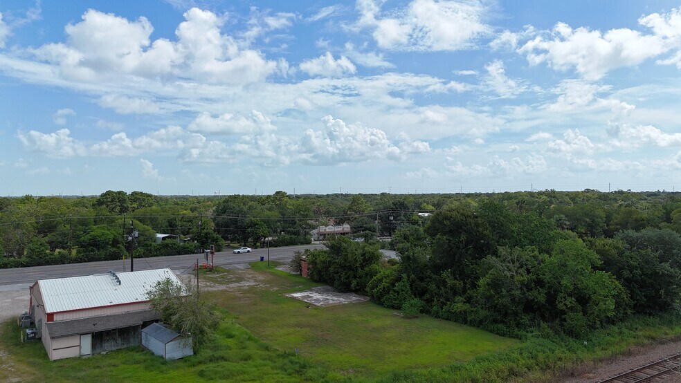 8507 Highway 6, Hitchcock, TX à vendre - Photo de l’immeuble – Image 2 sur 2