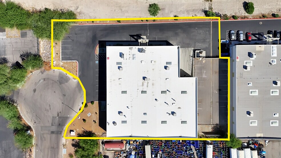 201 E Mayflower Ave, North Las Vegas, NV à louer - Photo de l’immeuble – Image 3 sur 9