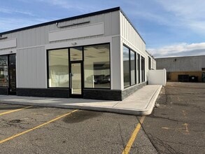 3328-3340 Hillside Ave, New Hyde Park, NY à louer Photo de l’immeuble– Image 1 sur 1