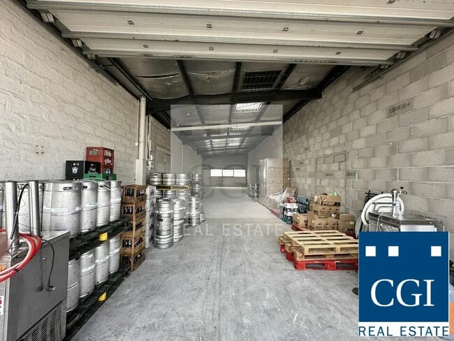 Plus de détails pour Local d'activités à louer