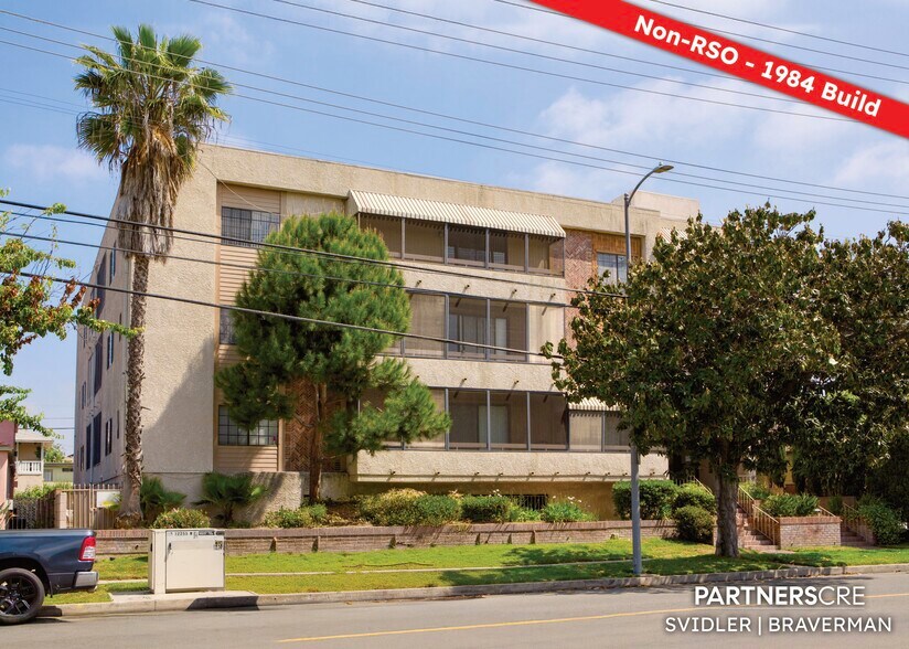 12235 Magnolia Blvd, Valley Village, CA à vendre - Photo de l’immeuble – Image 1 sur 15