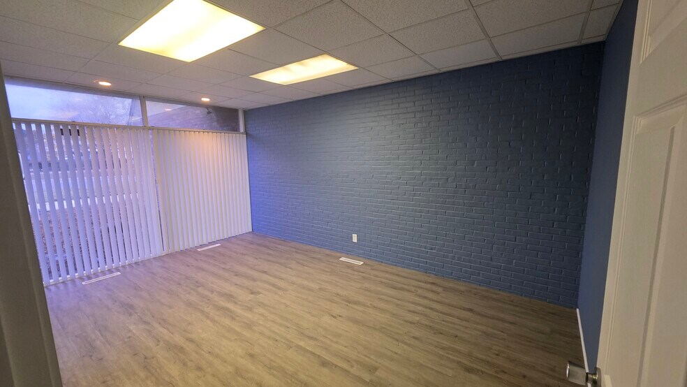 243 Southbound Gratiot Ave, Mount Clemens, MI à vendre - Photo de l’immeuble – Image 2 sur 7