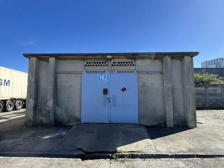 Local d’activités dans Le Havre à louer - Photo de l’immeuble – Image 1 sur 4