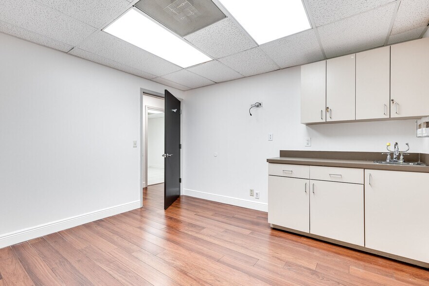 7421 N University Dr, Tamarac, FL à vendre - Photo de l’immeuble – Image 2 sur 14
