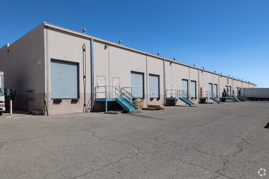 820 Hawkins Blvd, El Paso, TX à louer - Photo de l’immeuble – Image 2 sur 2