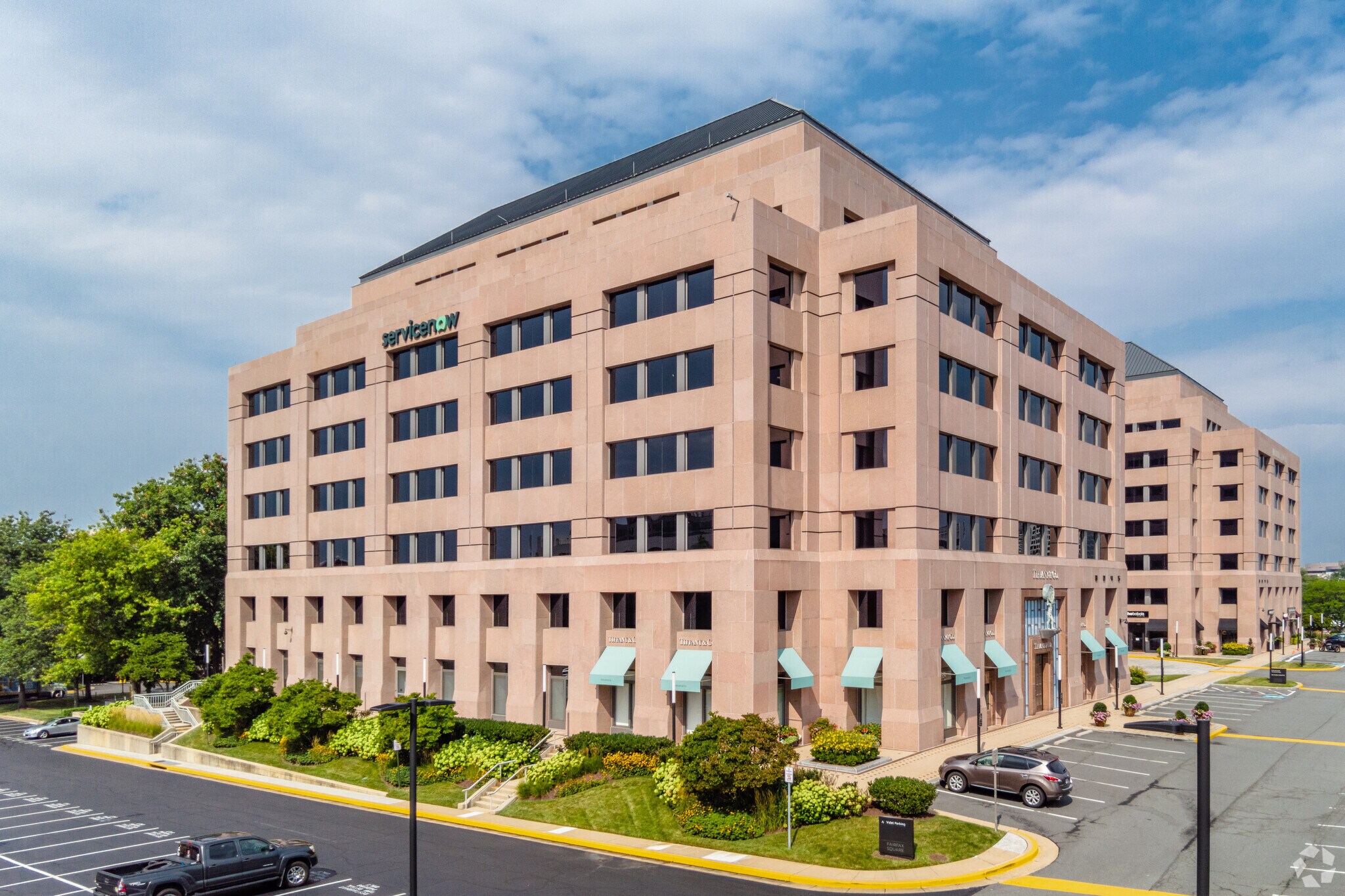 8045 Leesburg Pike, Vienna, VA à louer Photo de l’immeuble– Image 1 sur 12