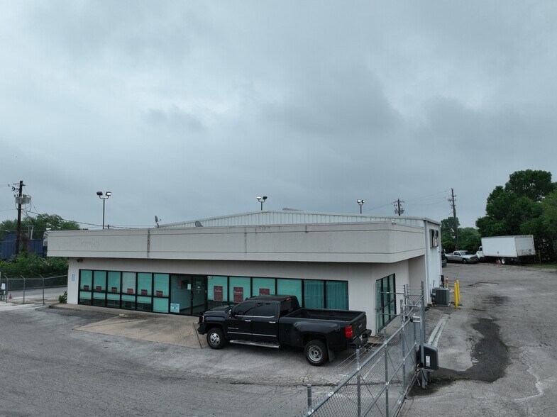 6415 E US HWY 290, Austin, TX à louer - Photo de l’immeuble – Image 2 sur 15