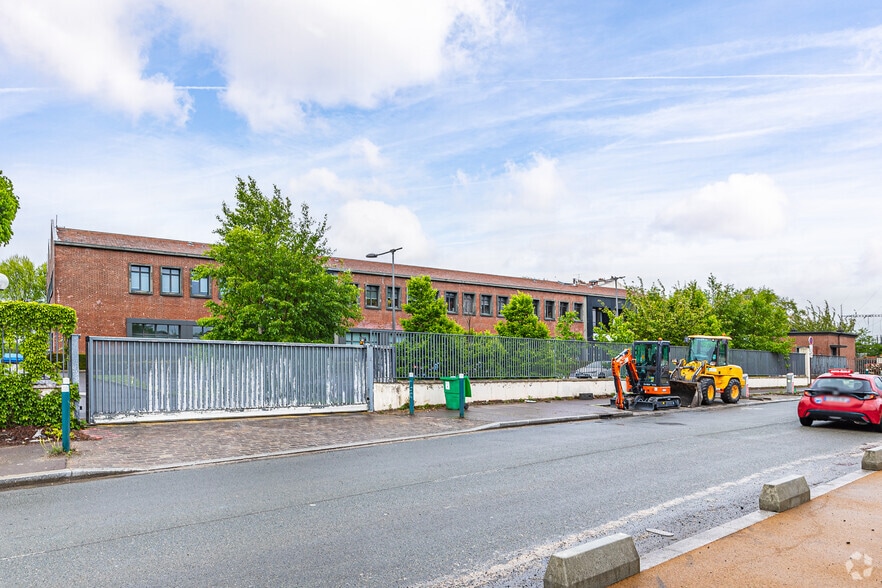 Local d’activités dans Gennevilliers à louer - Photo de l’immeuble – Image 2 sur 2