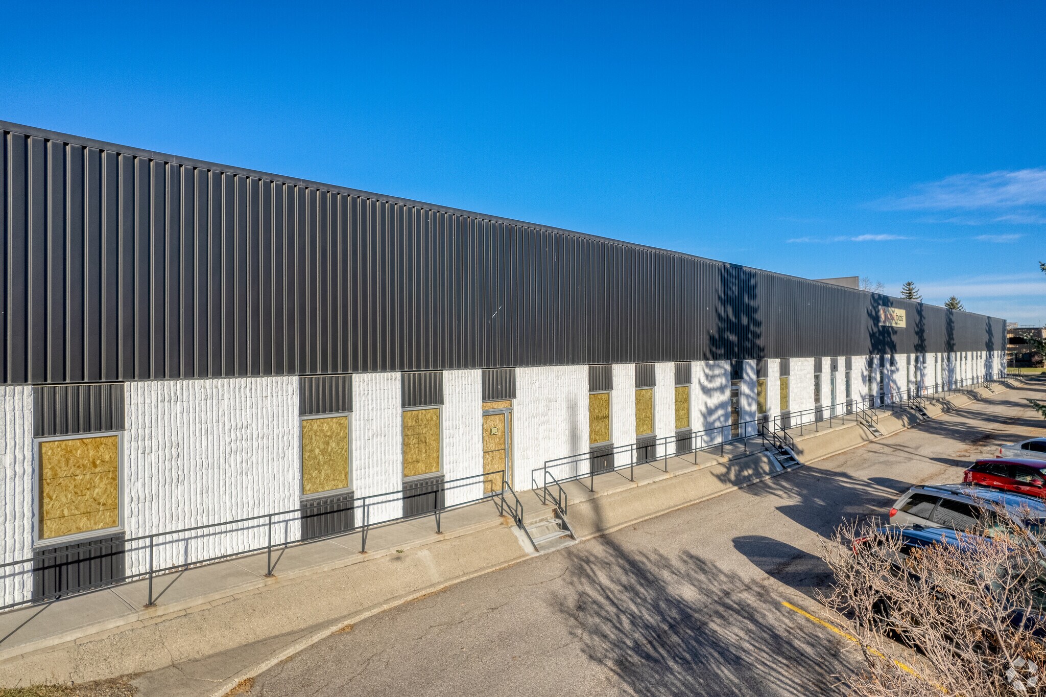 4040-8081 40 St SE, Calgary, AB à vendre Photo principale– Image 1 sur 1