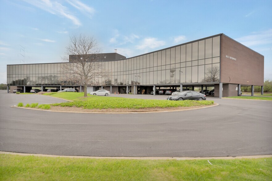 800 Enterprise Dr, Oak Brook, IL à louer - Photo de l’immeuble – Image 1 sur 36