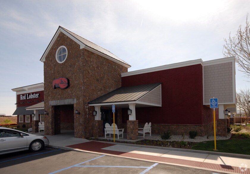 1041 W Avenue P, Palmdale, CA à vendre - Photo principale – Image 3 sur 6