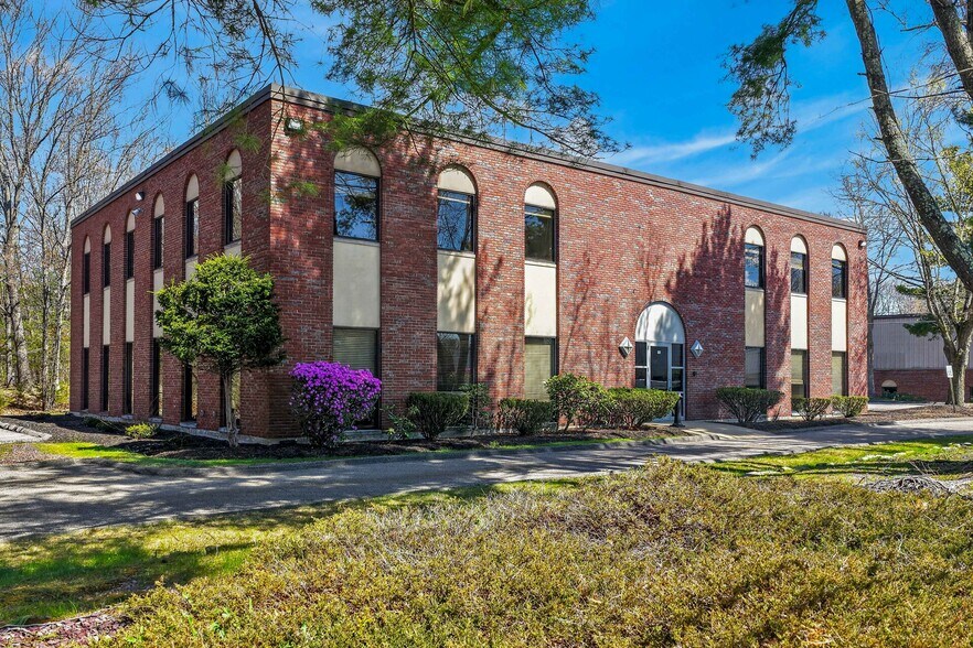 70 Hawes Way, Stoughton, MA à louer - Photo principale – Image 1 sur 8