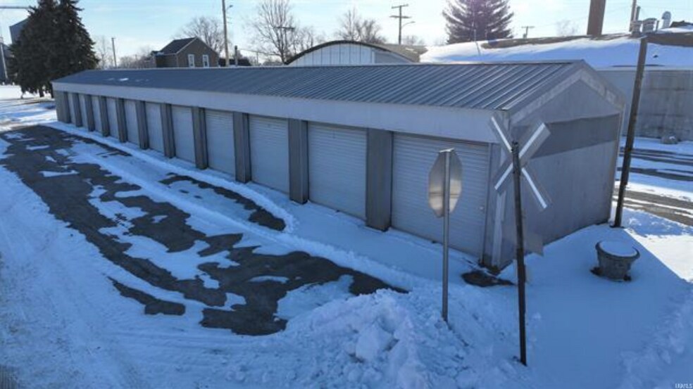 121 Railroad St, Medaryville, IN à vendre - Photo de l’immeuble – Image 2 sur 3