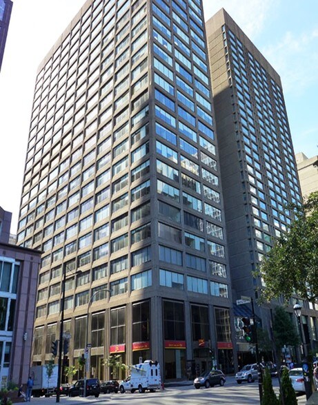 1010 Rue Sherbrooke O, Montréal, QC à louer - Photo de l’immeuble – Image 3 sur 4