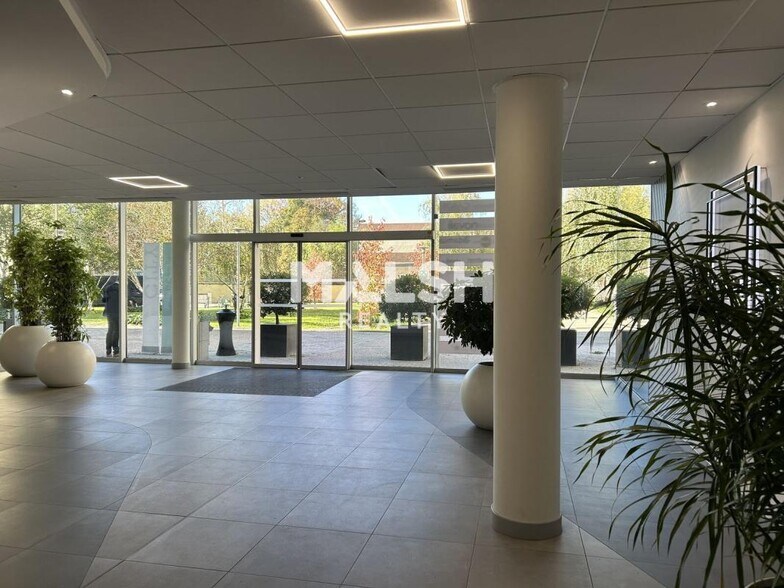 Bureau dans Caluire-et-Cuire à louer - Hall d’entrée – Image 3 sur 15