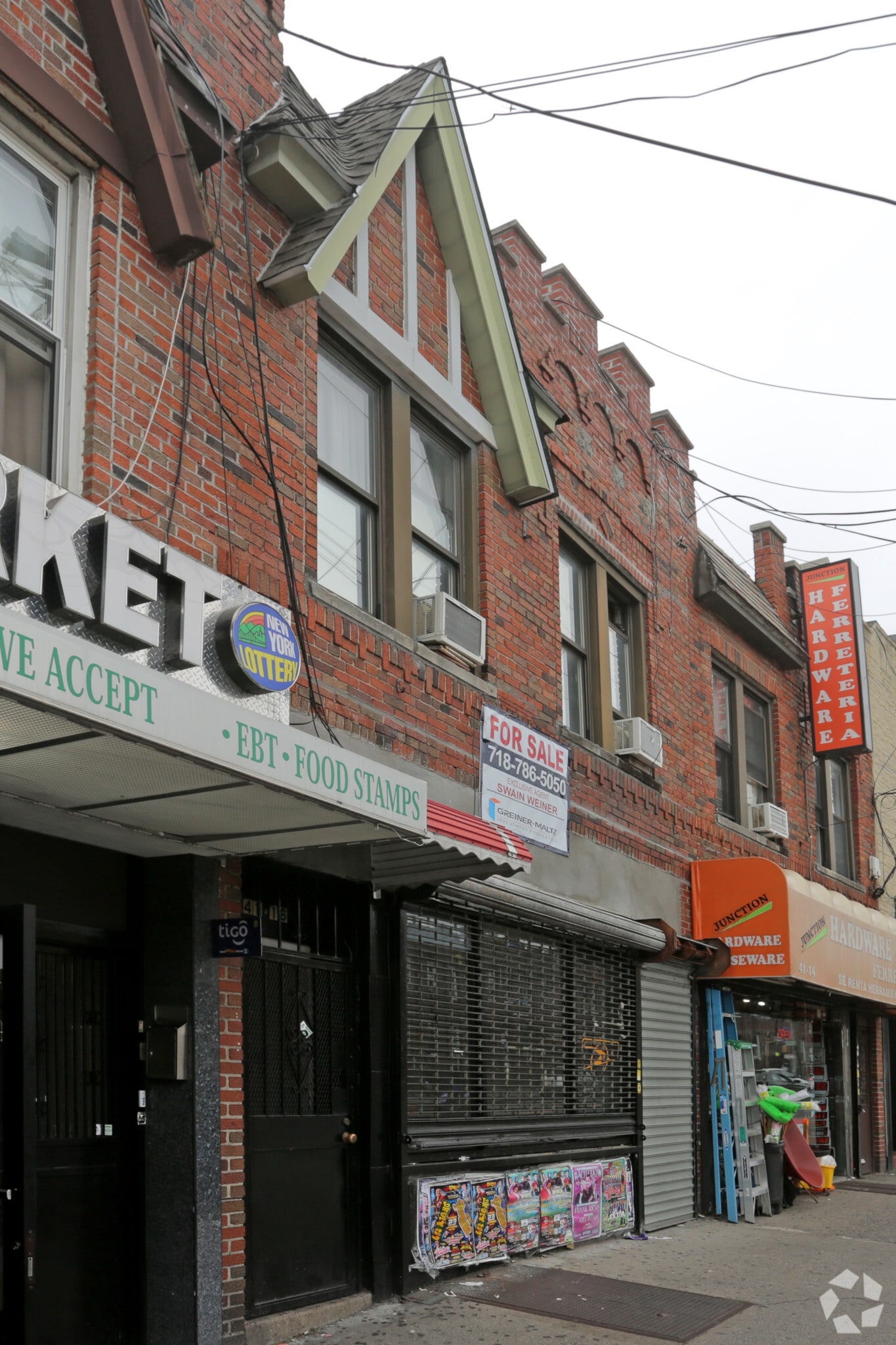 4116 Junction Blvd, Flushing, NY à louer Photo principale– Image 1 sur 17