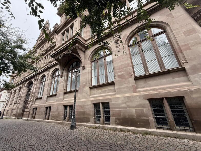 9 Place Saint-Thomas, Strasbourg à louer - Photo de l’immeuble – Image 2 sur 17