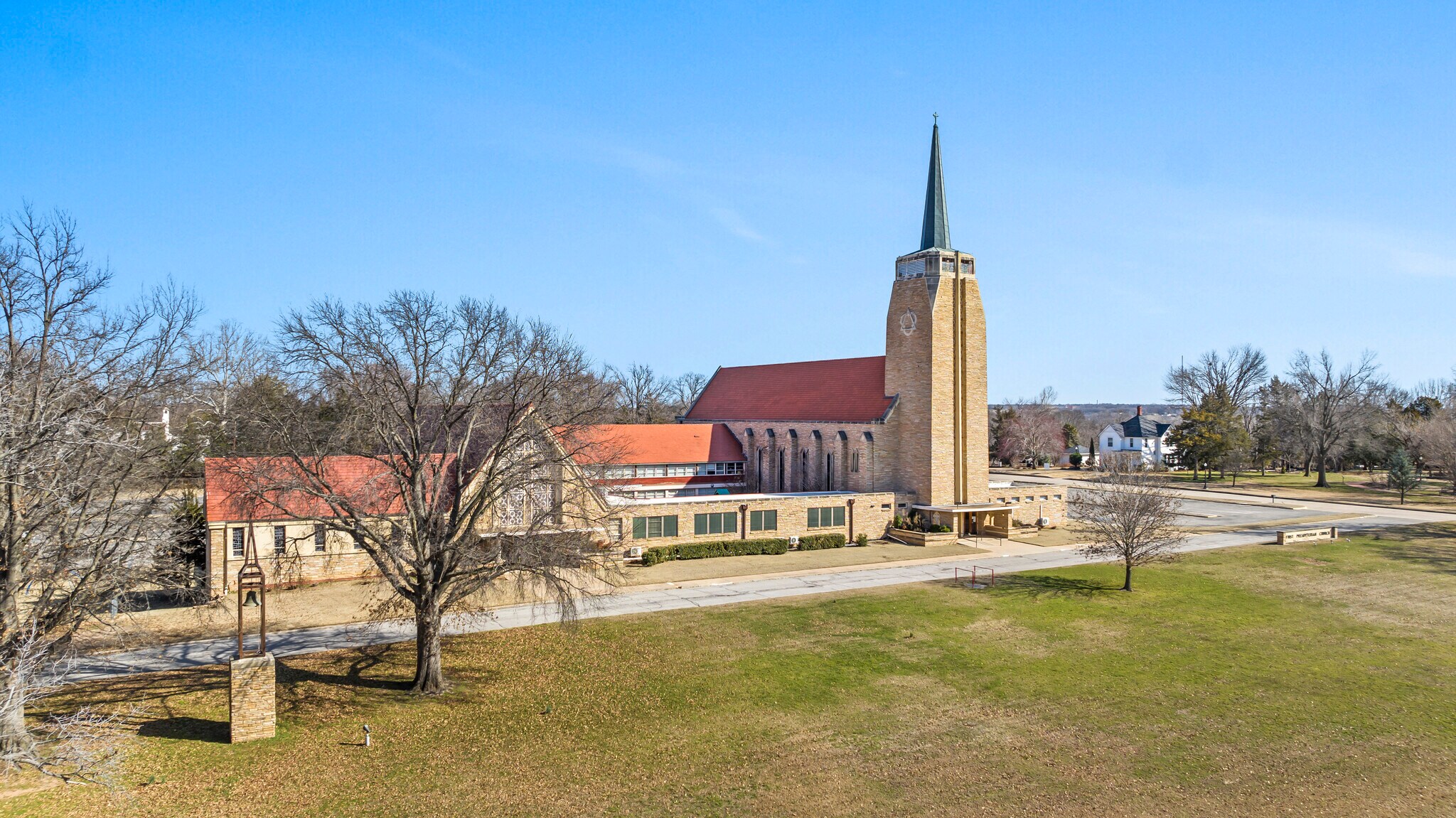 1505 E Grand Ave, Ponca City, OK à vendre Photo principale– Image 1 sur 6