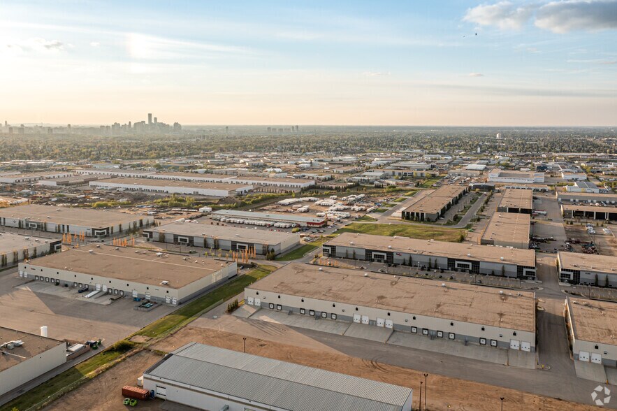 6340-6356 Roper Rd NW, Edmonton, AB à louer - Aérien – Image 3 sur 11