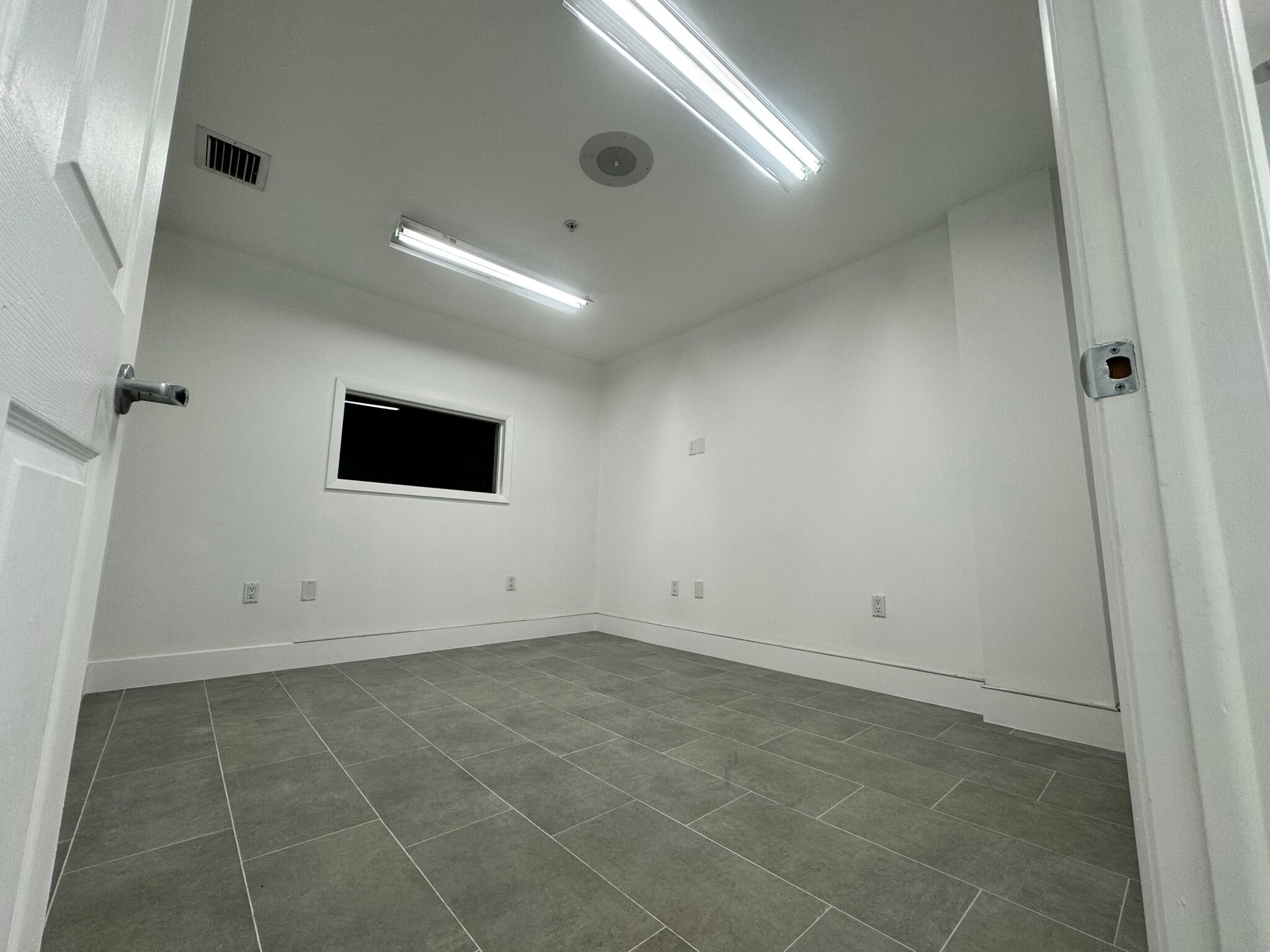 6955-6965 NW 43rd St, Miami, FL à louer Photo intérieure– Image 1 sur 5