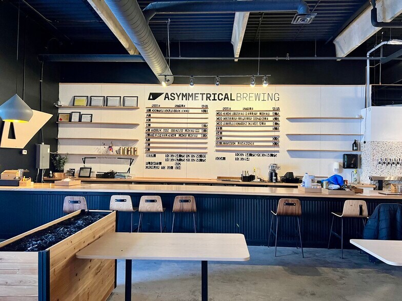 11817 105th Ave, Edmonton, AB à louer - Photo intérieure – Image 2 sur 11