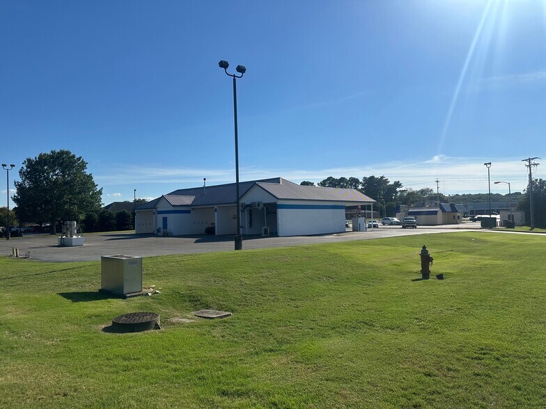 1236 Huntsville Hwy, Fayetteville, TN à vendre - Photo de l’immeuble – Image 3 sur 8