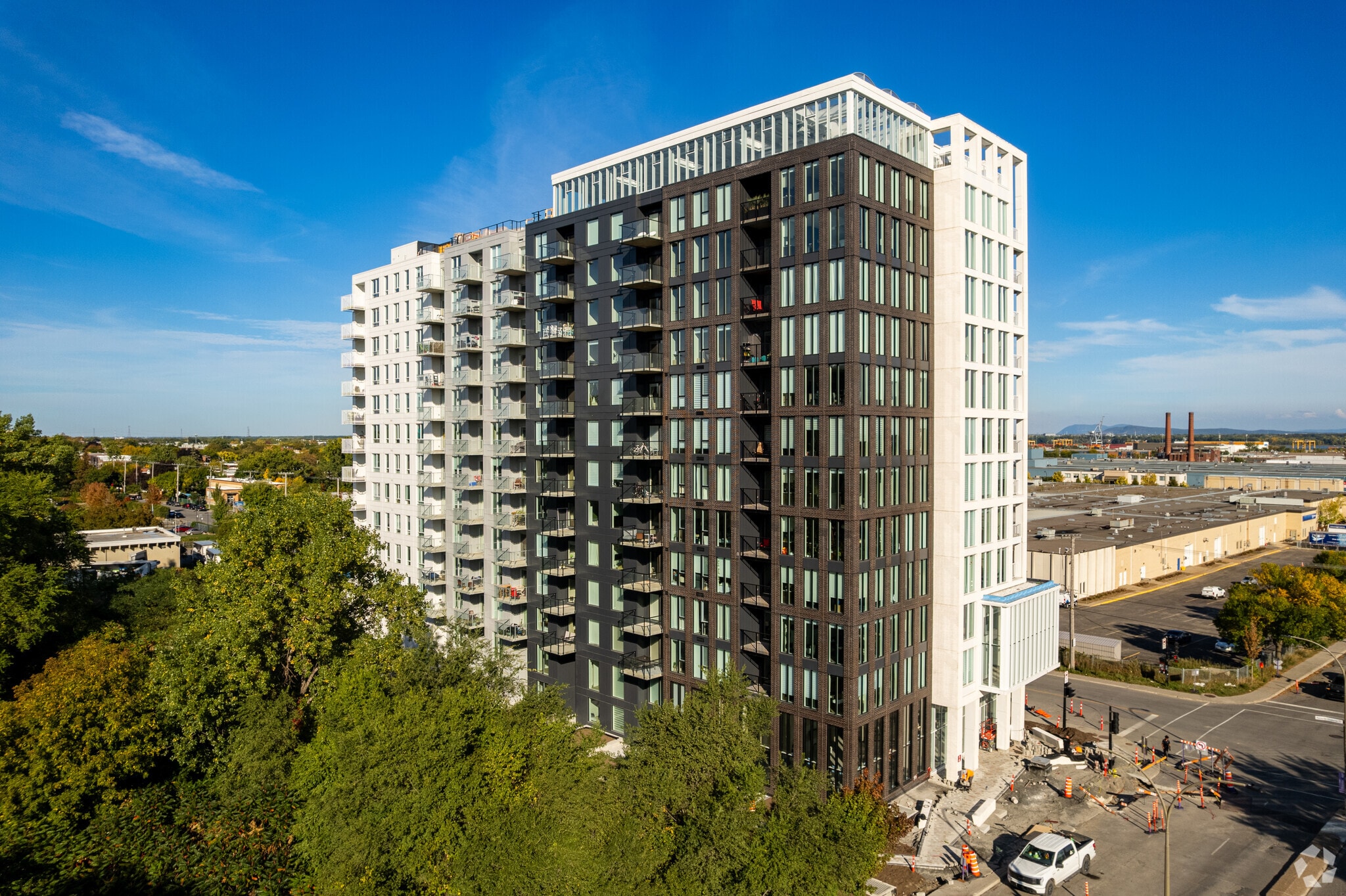 5605 Av Pierre-De Coubertin, Montréal, QC à louer Photo principale– Image 1 sur 4