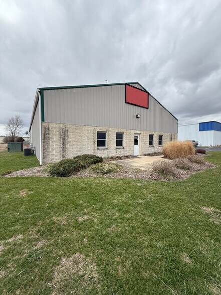 11215 Commercial St, Richmond, IL à louer - Photo de l’immeuble – Image 2 sur 12