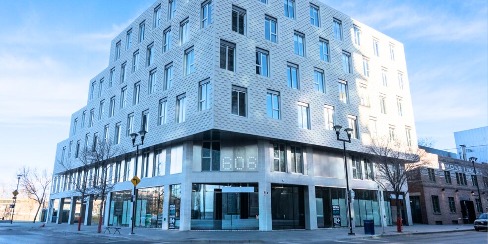 606 Confluence Way SE, Calgary, AB à louer - Photo de l’immeuble – Image 2 sur 2