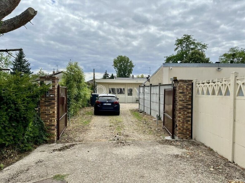 Local d’activités dans ÉRAGNY-SUR-OISE à louer - Photo de l’immeuble – Image 3 sur 12