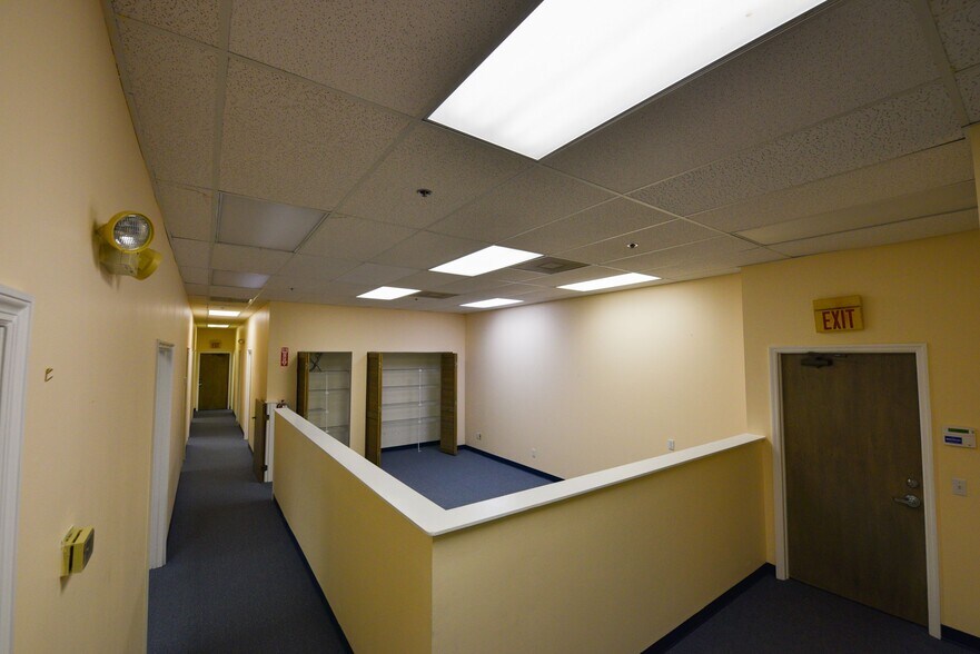 1209 Tech Blvd, Tampa, FL à louer - Photo de l’immeuble – Image 3 sur 41