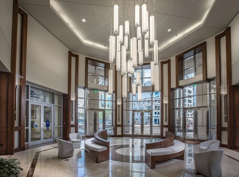 200 E Las Olas Blvd, Fort Lauderdale, FL à louer - Hall d’entrée – Image 3 sur 12