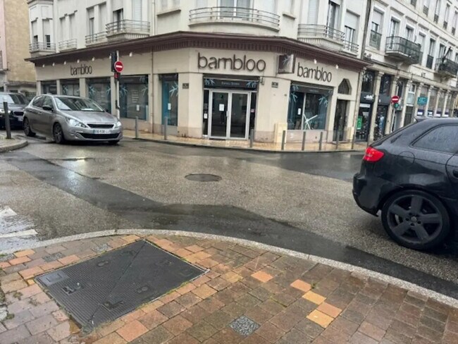 Plus de détails pour Local commercial à louer