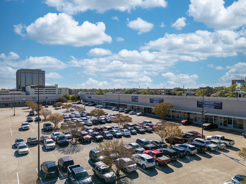 13167 Northwest Fwy, Houston, TX à louer - Photo de l’immeuble – Image 2 sur 12