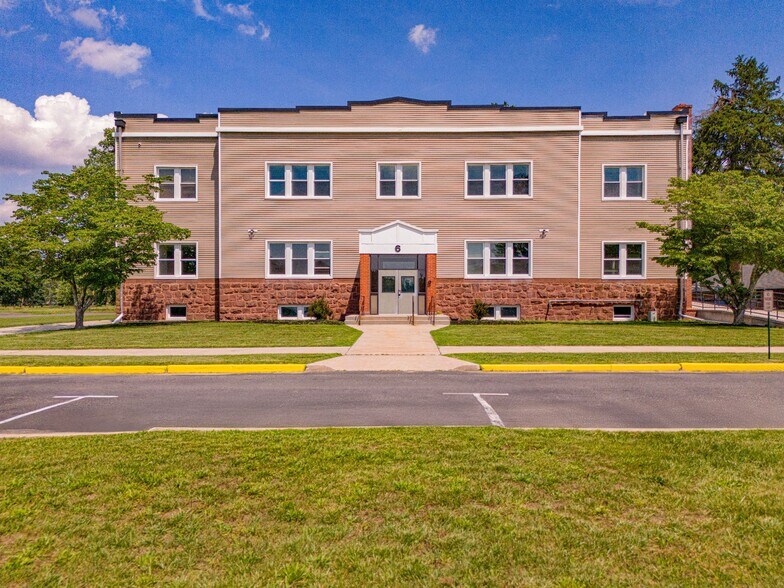 1835 E Landis Ave, Vineland, NJ à louer - Photo de l’immeuble – Image 2 sur 13