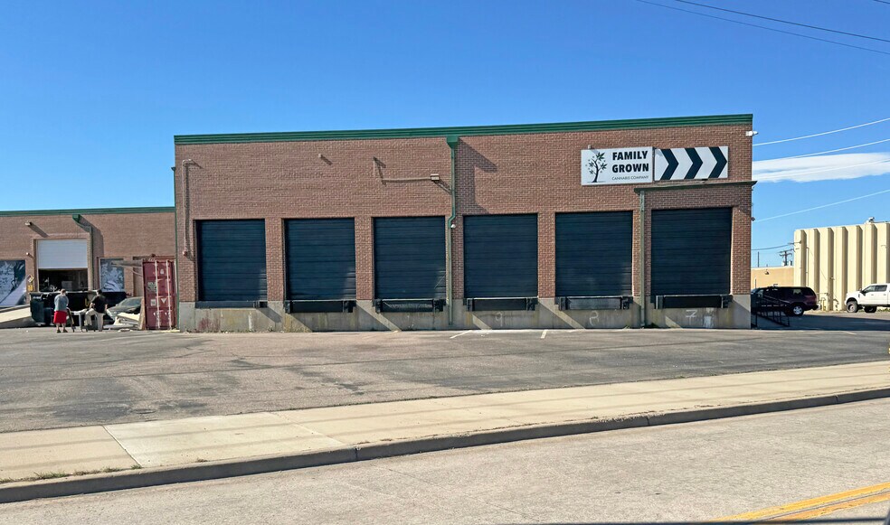 4902 E Smith Rd, Denver, CO à vendre - Photo de l’immeuble – Image 3 sur 6
