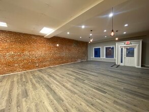 2514 College Ave, Alton, IL à louer Photo intérieure– Image 1 sur 16