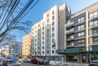 Plus de détails pour 21-11 31st Ave, Astoria, NY - Logement à vendre