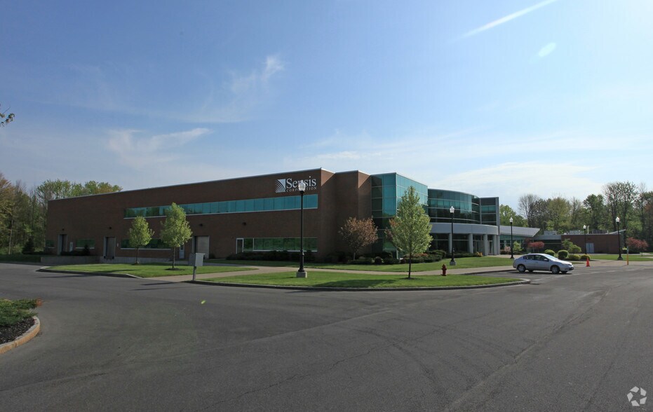 85 Collamer Crossings, East Syracuse, NY à vendre - Photo de l’immeuble – Image 2 sur 4