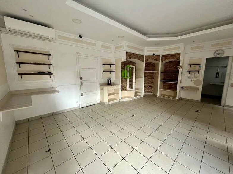 Local commercial dans Arles à louer - Photo intérieure – Image 2 sur 6