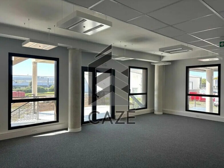 Bureau dans Périgny à louer - Photo de l’immeuble – Image 3 sur 5