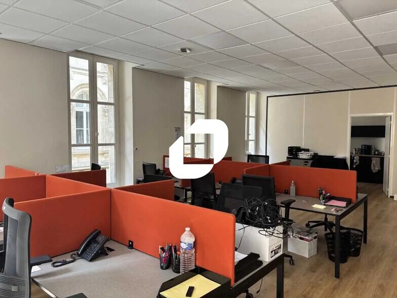 Bureau dans Bordeaux à louer - Photo de l’immeuble – Image 2 sur 7