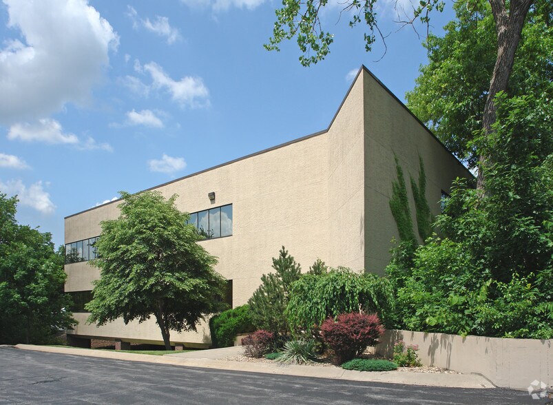 2900 NE Brooktree Ln, Gladstone, MO à vendre - Photo de l’immeuble – Image 3 sur 3