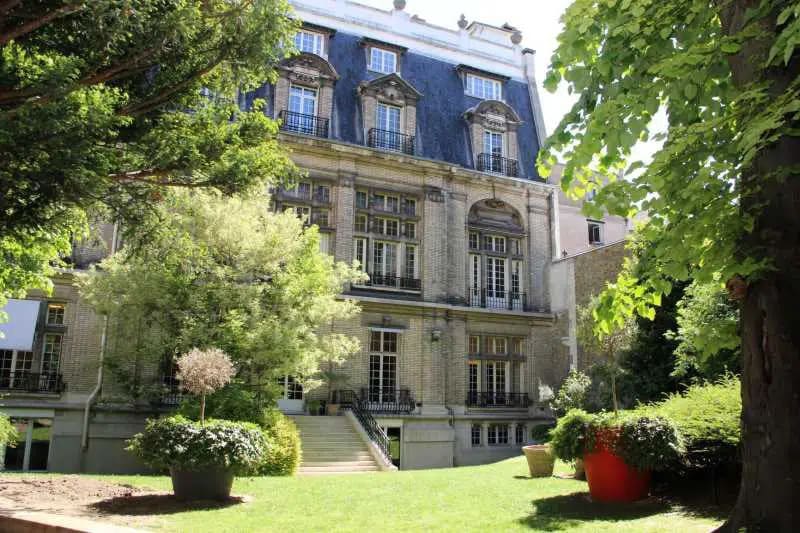 11-17 Rue De L'Amiral Hamelin, Paris à louer - Photo de l’immeuble – Image 1 sur 4