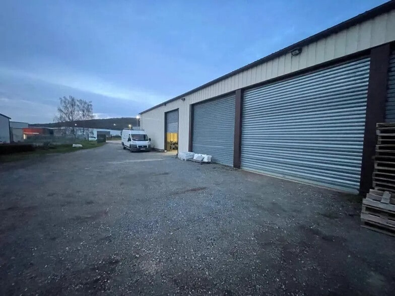 Bureau dans Alizay à louer - Photo de l’immeuble – Image 1 sur 10