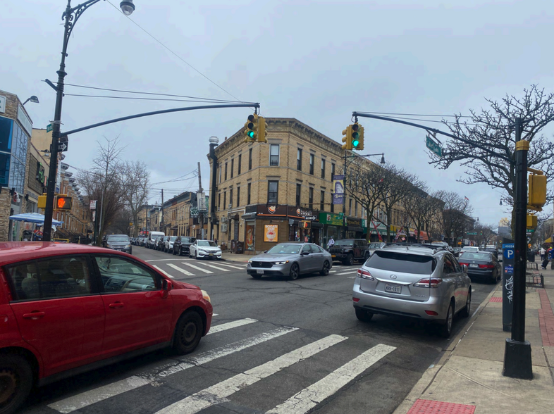 5940 Myrtle Ave, Ridgewood, NY à vendre - Photo de l’immeuble – Image 3 sur 17