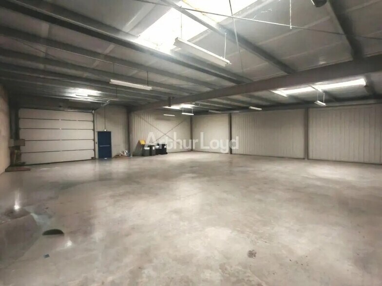 Local d’activités dans Gueux à louer - Photo intérieure – Image 3 sur 10